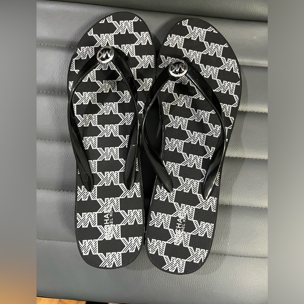 Michael kors wedge flip flop size 11